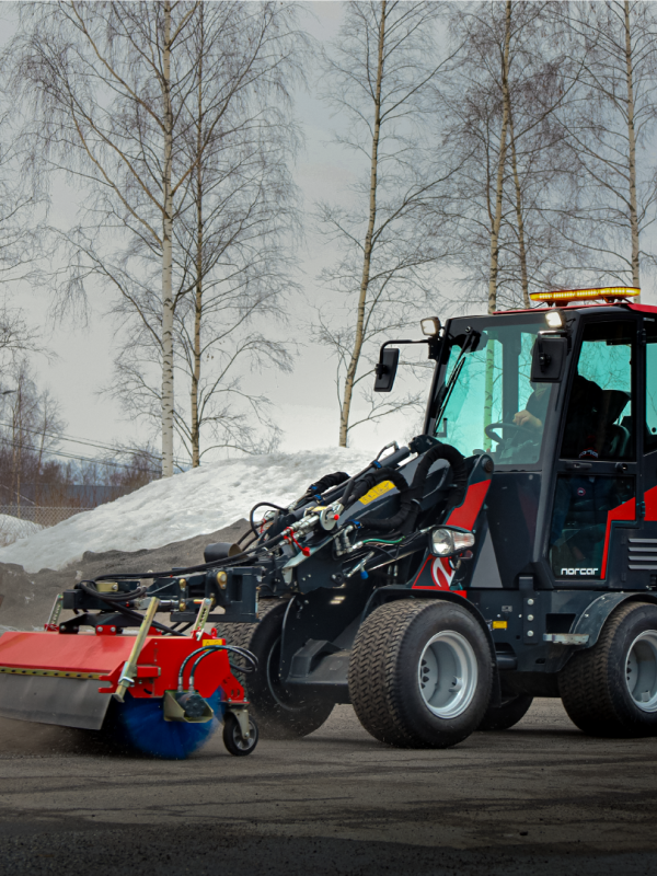 Norcar-Brush-kniklader-hoydonckx-partner-paarden-tuinaanleggers-1.png tractor tweedehands landen