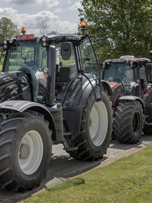 tweedehands tractoren nieuwe tractoren landbouwmachines hoydonckx